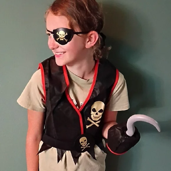 Pirate Costume for Kids - Black and Red - Picture 3 of 12